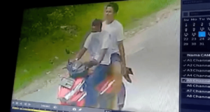 Ibu Rumah Tangga di Sampang Jadi Korban Jambret, Pelaku Terekam CCTV