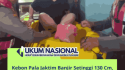 Kebon Pala Jaktim Banjir Setinggi 130 Cm, Anggota Polda Metro Jaya Evakuasi Warga